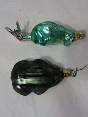 Lot of 2 Glass Green Frogs Christmas Holiday Tree Ornaments